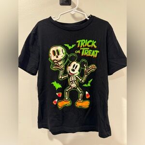 Boys size medium Disney Halloween t-shirt